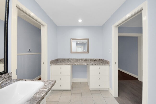 Building Photo - 6214 Diamond Ct