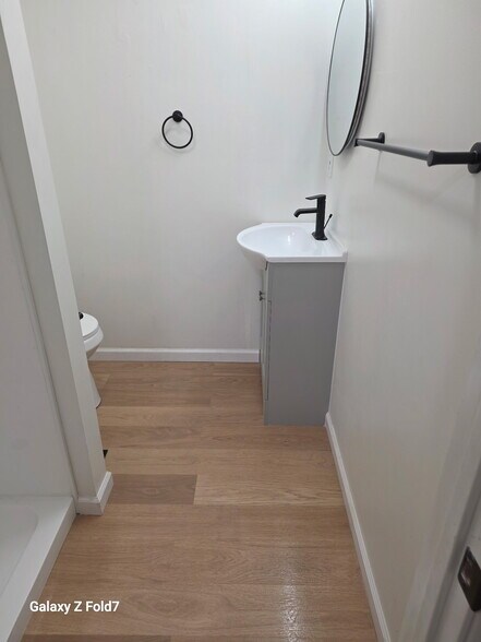 Building Photo - 5209 Warren Ave