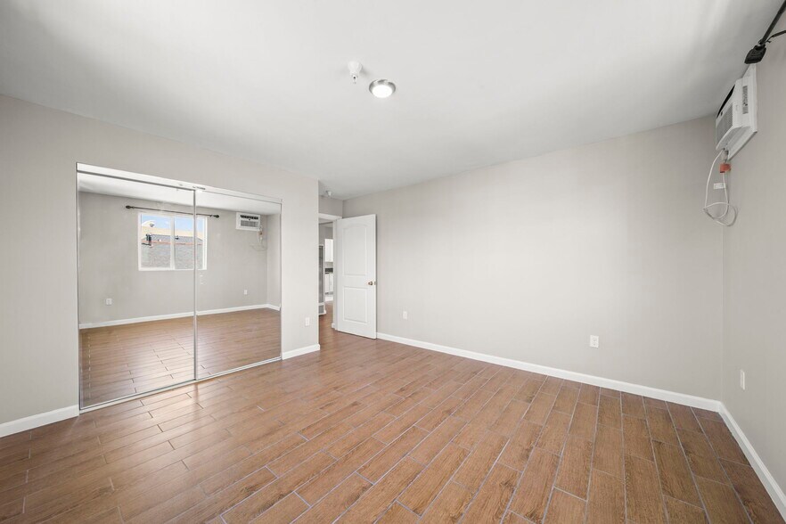 Building Photo - 1155 N Ardmore Ave