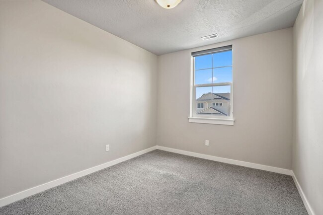 Building Photo - Beautiful SE Boise Home 4bd/2.5ba 1800+ SF