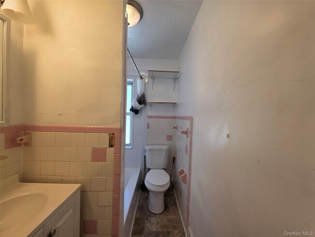 Building Photo - 135 Fullerton Ave