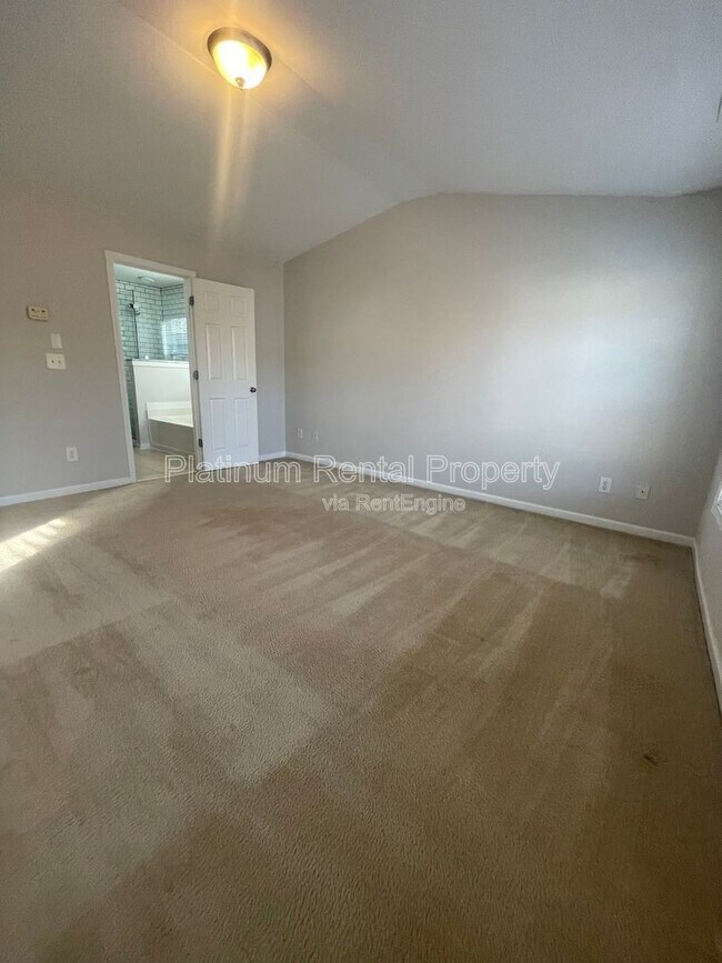 Building Photo - 5545 Weddington Dr