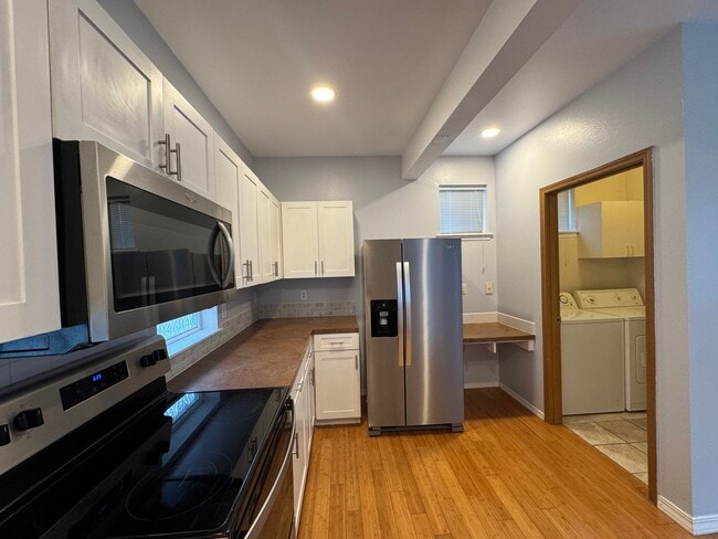 Building Photo - 11219 3rd Ave E