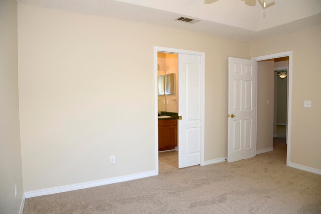 Building Photo - 645 Jerrells Ave