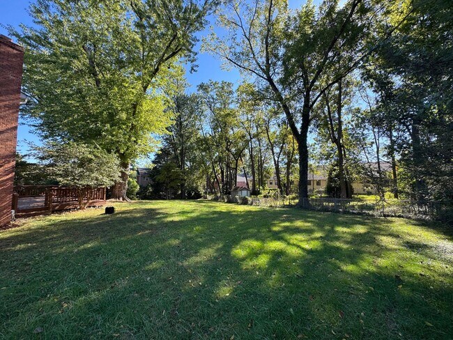 Building Photo - Spacious 4 Bed 2/2 Bath Home with Park-Lik...
