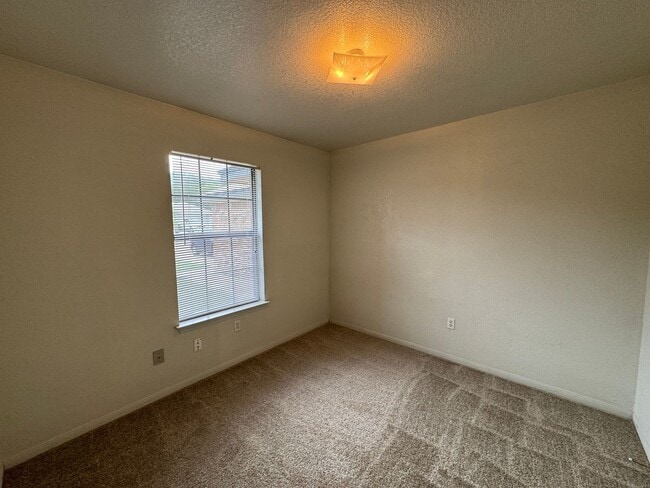 Building Photo - 208 W Blancas Dr