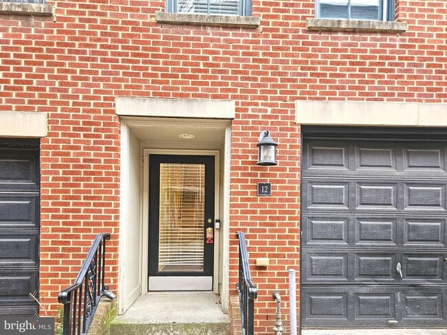 Building Photo - 12 S Regester St