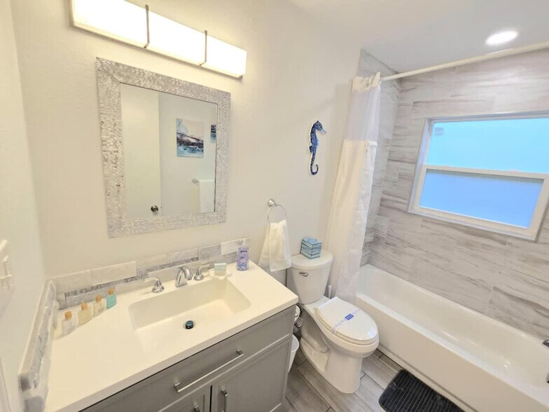 Building Photo - 2208 Irene St