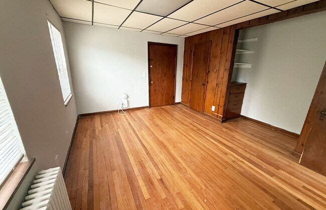 Building Photo - 960 Ludlow Ave