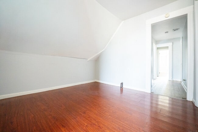 Building Photo - 540 Laurel Ave