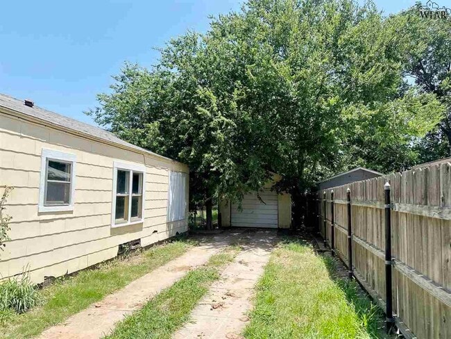 Building Photo - 2505 Carrigan Ave