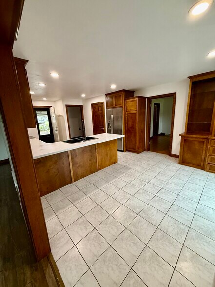 Building Photo - 707 Edge Point Ct