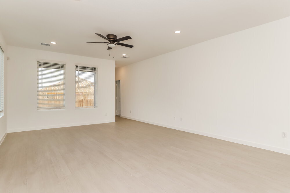 Building Photo - 15554 Crescent Pne