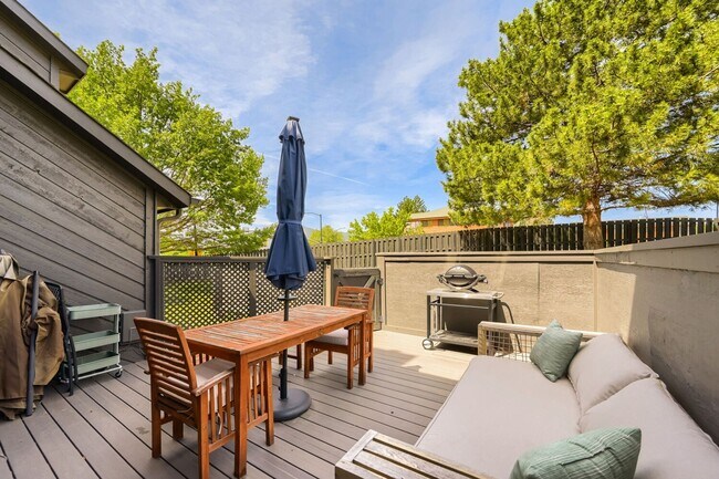 Building Photo - Charming Updated 3BR Gem | Great Boulder Access