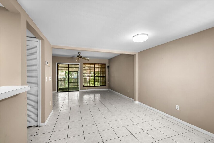 Building Photo - 5864 SW 8th Pl