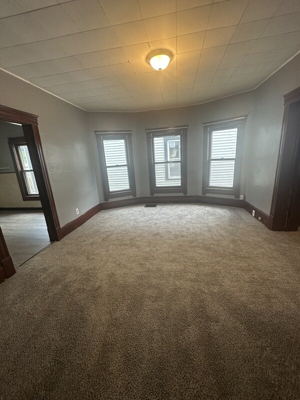 Building Photo - 4014 Woodbridge Ave