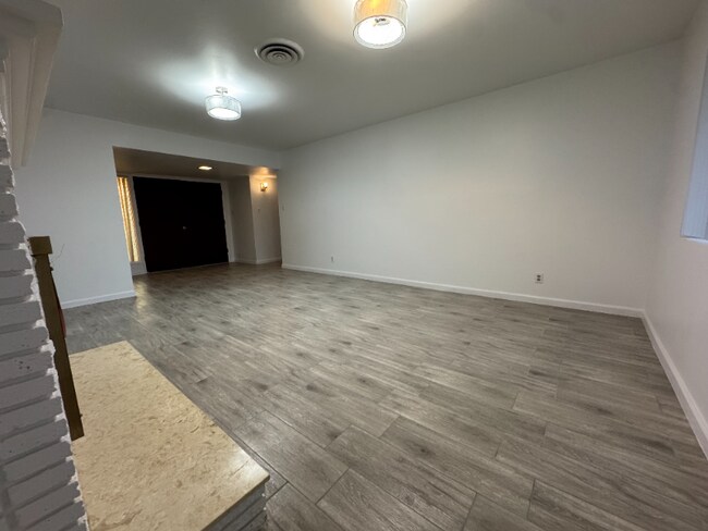 Building Photo - 5904 Daggett Ave