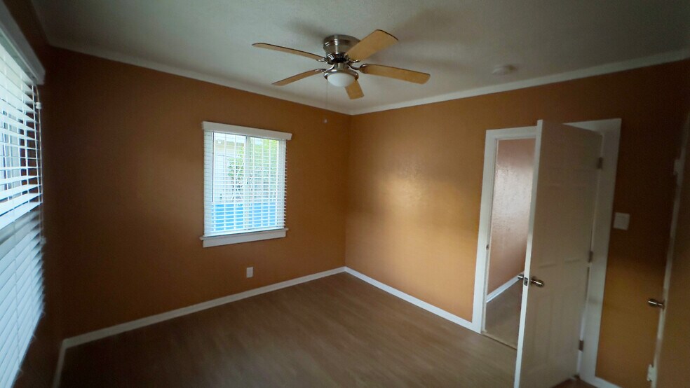 Building Photo - 4873 Ascot Ave