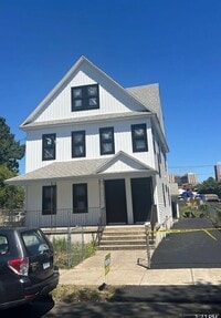 Building Photo - 141 Holly St