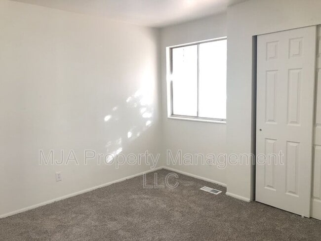 Building Photo - 4936 S La Brea St