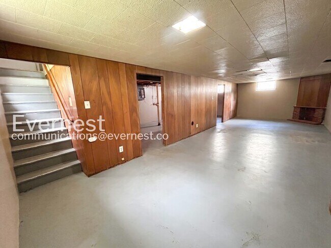 Building Photo - 3 Bed/1 Bath Home with Off-Street Parking / Pet-Friendly / Vouchers Accepted / Available Now!