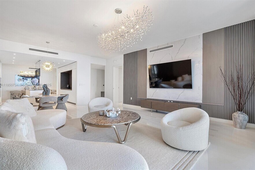 Building Photo - 300 Biscayne Blvd Way