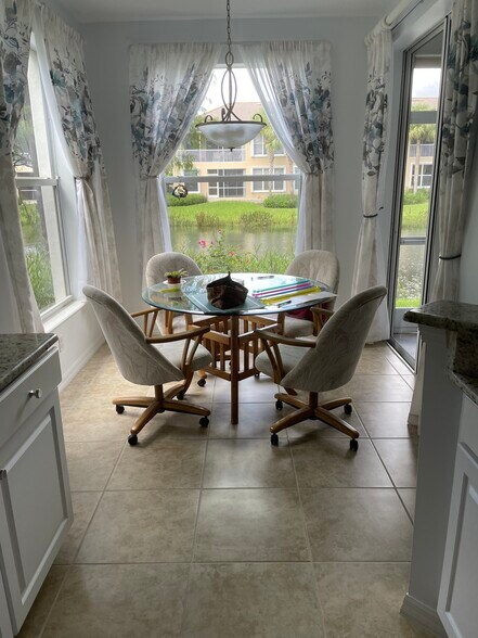 Breakfast Nook - 2644 Somerville Loop
