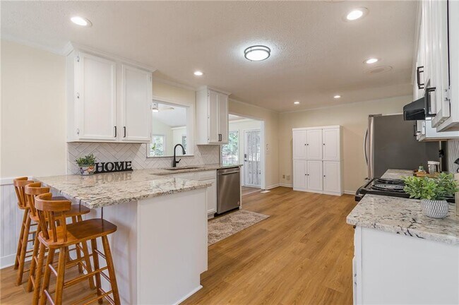 Building Photo - 905 Tanglewood Trail