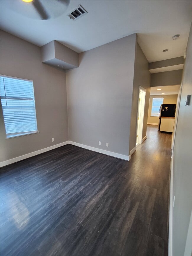Building Photo - 711 Graham Pl