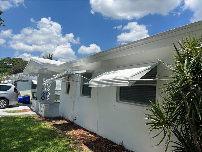 Building Photo - 145 NW 41st Ct