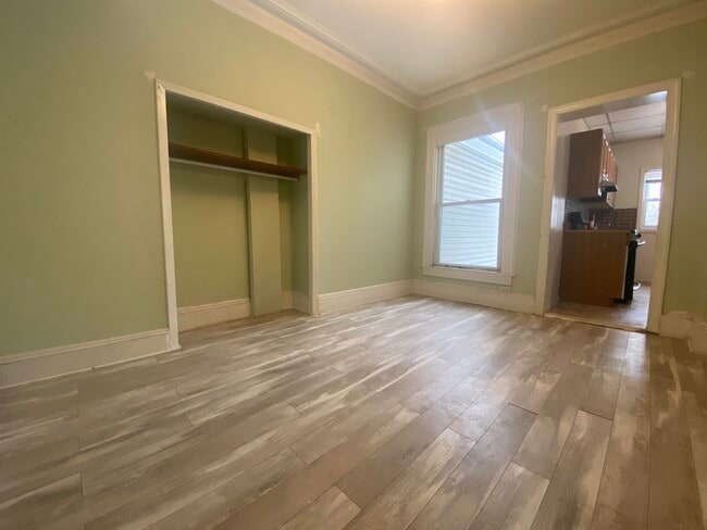 Building Photo - 43 E 35th St