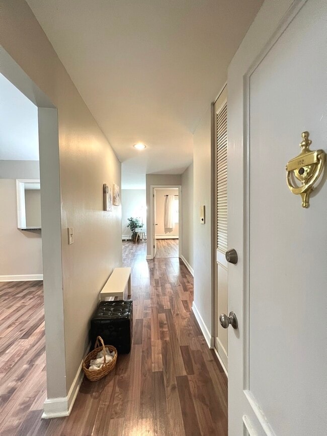 Building Photo - 703 Falcon Dr