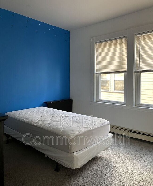 Building Photo - 28 Millet St