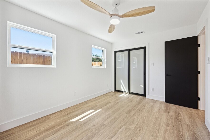 Building Photo - 7130 Scenic Brook Dr