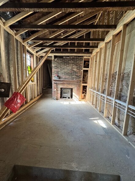 Building Photo - 914 Tyson St