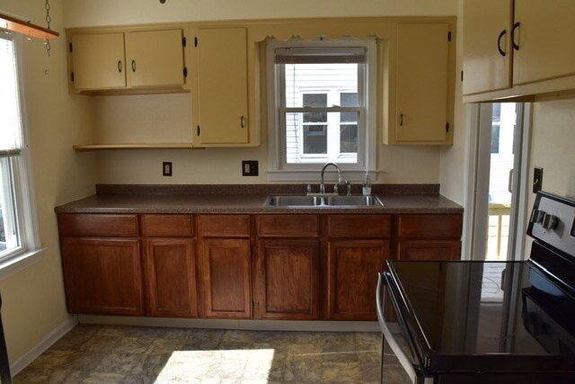 Kitchen - 2703 Oakwood Drive