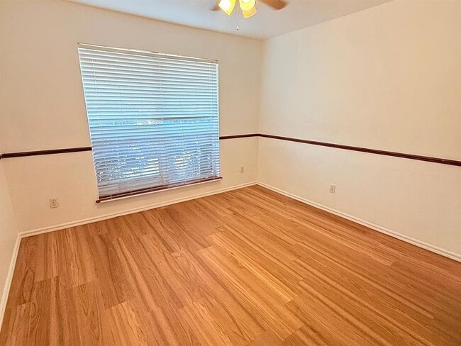 Building Photo - 1016 Westbury Terrace