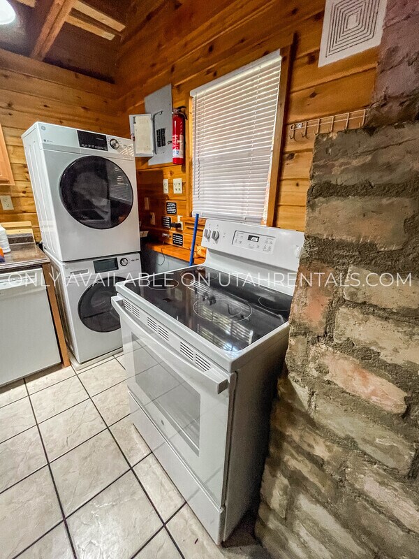 Building Photo - 3162 E Big Pne Cyn