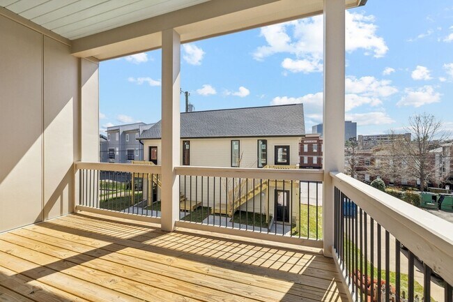 Building Photo - 3135 Parthenon Ave