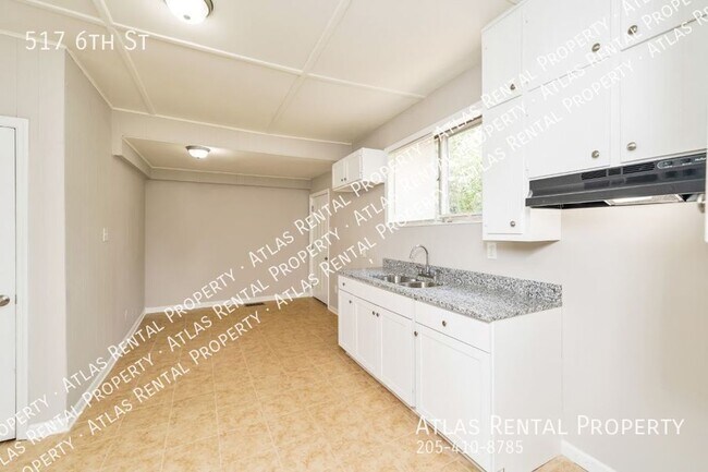 Building Photo - 517 6th St