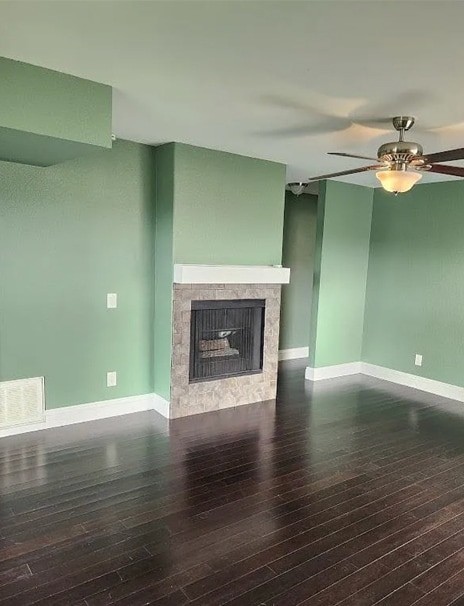 Fireplace/Living room - 10341 Azuaga St