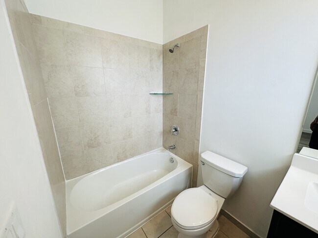 Building Photo - 346 NE 208th Terrace