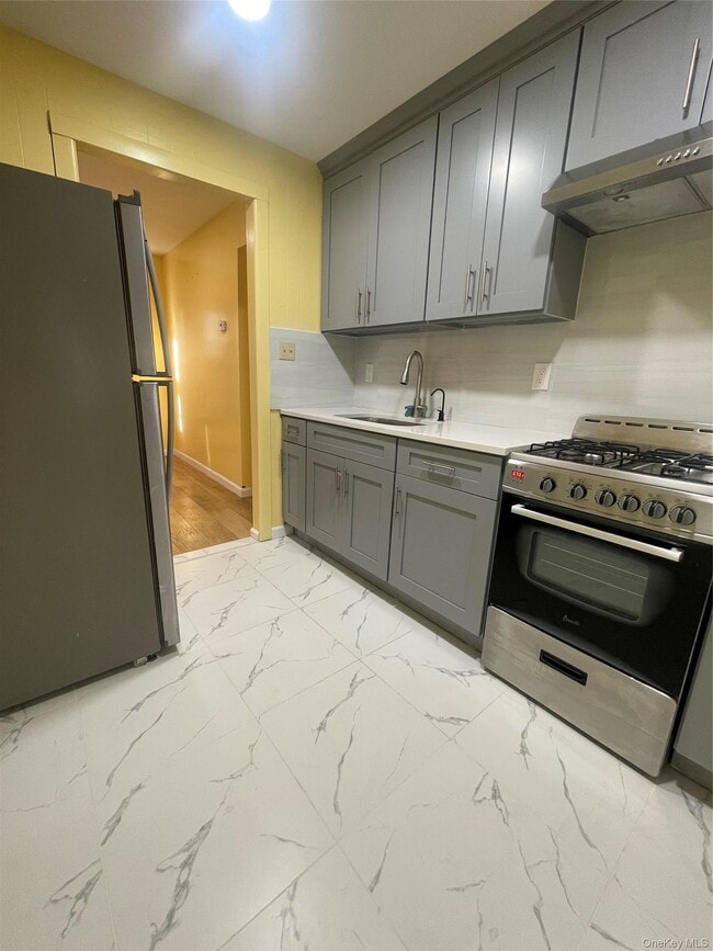 Building Photo - 2585 Beach Dr
