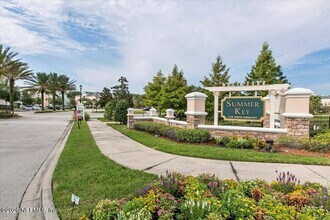 Building Photo - 8201 Green Parrot Rd