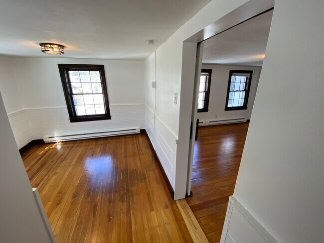 Building Photo - 54 Bridge St