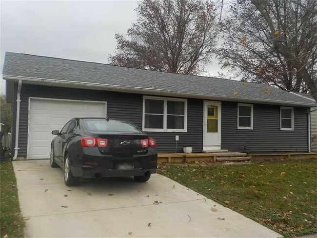 Primary Photo - 1765 Valley Dr