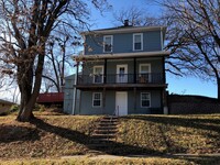 Building Photo - Large House Plattsmouth- with Garage