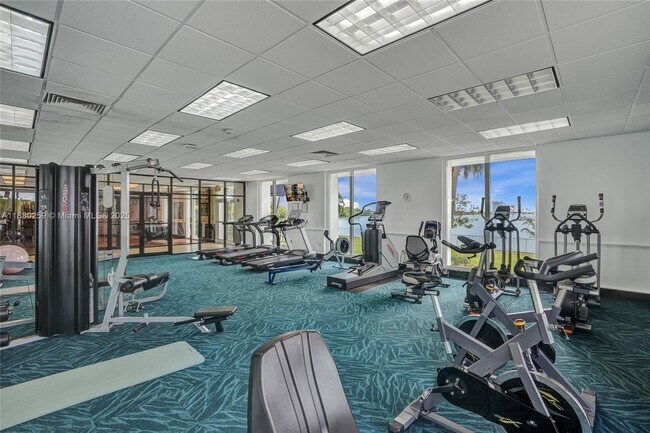 Building Photo - 500 Bayview Dr