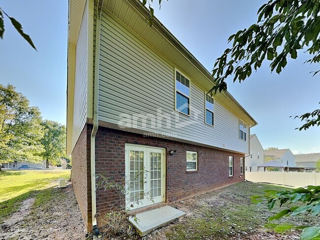 Building Photo - 10815 Pointer Ridge Dr