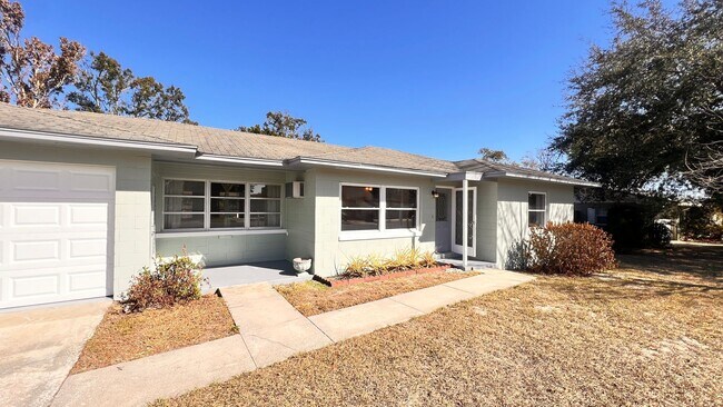 Building Photo - Charming 2-Bed Retreat in the Heart of Mount Dora! PRIME LOCATION! DONT MISS OUT!